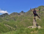 52 Sull'ometto di vetta del MIncucco (2001 m) con vista in Triomen-Tribortoi-Valletto-Ponteranica